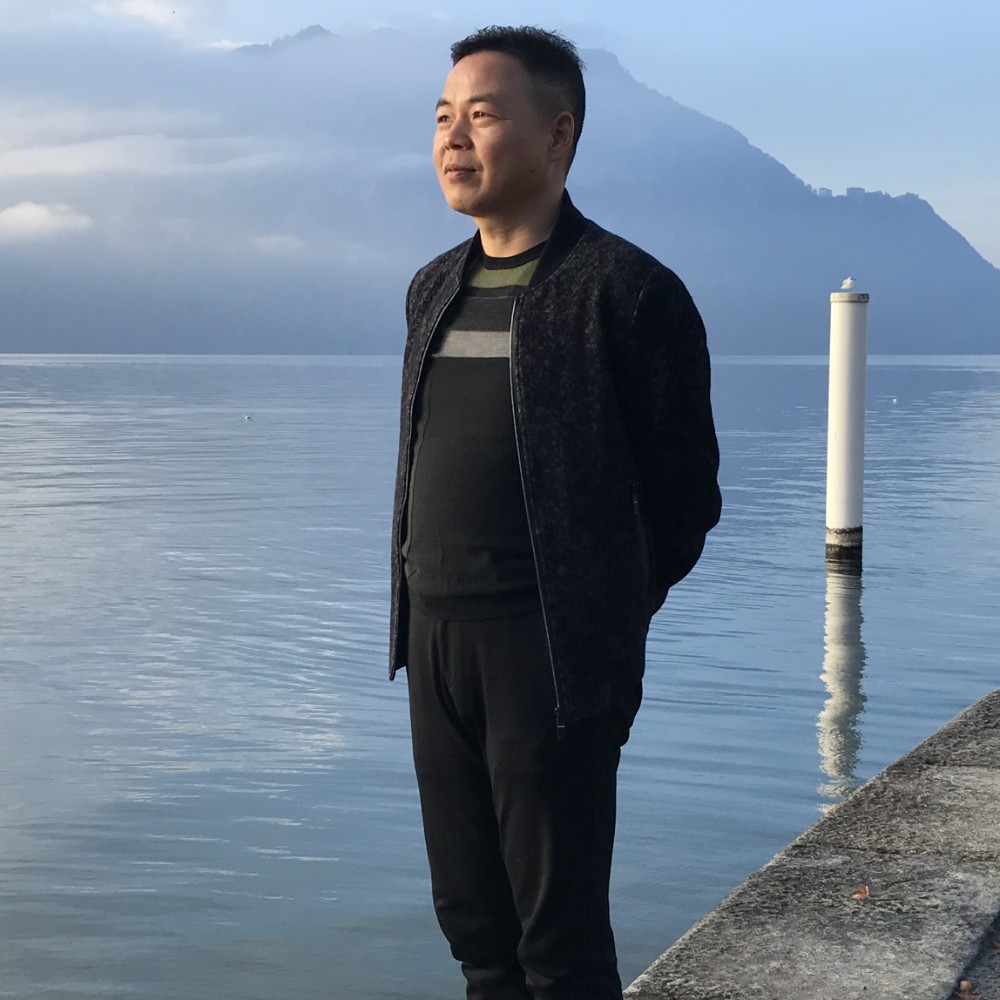 碧蓝镜子的照片