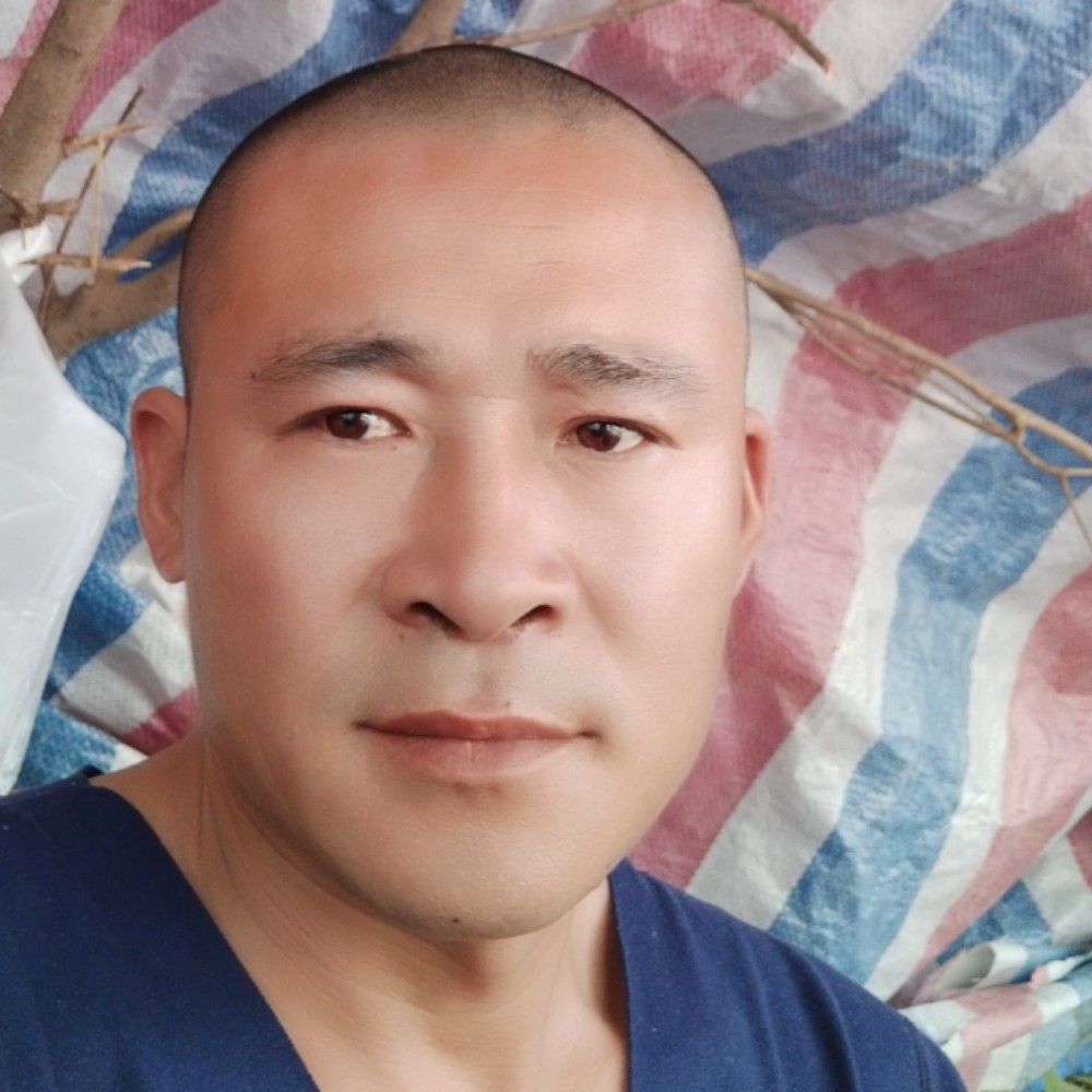 微笑拿唠叨的照片