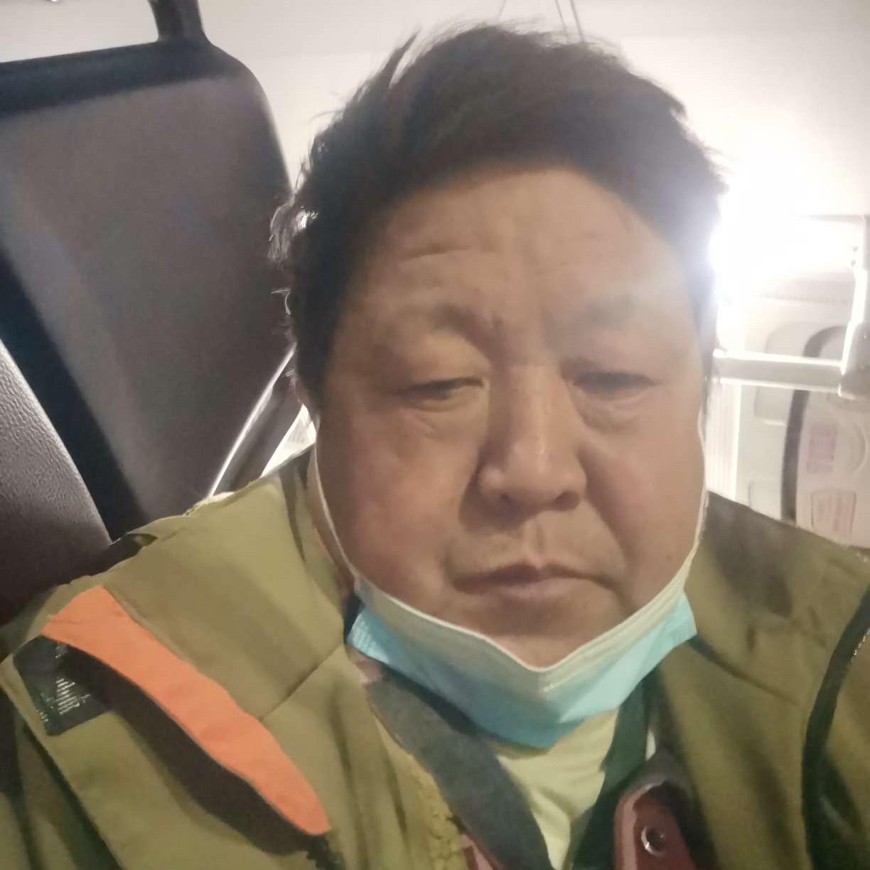 绿草邂逅阔达的照片