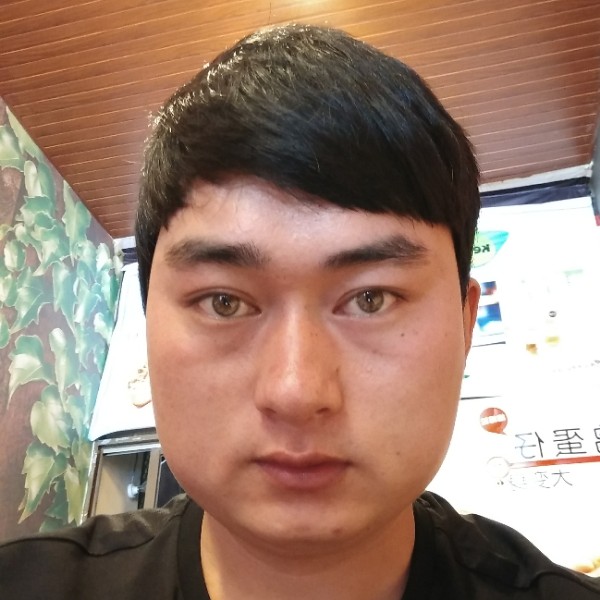 如梦挽手幻灭的照片
