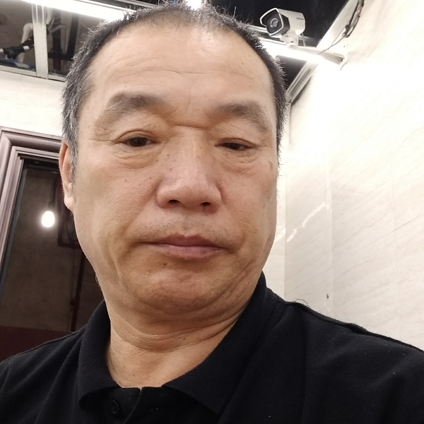 人往高处，水往低的照片
