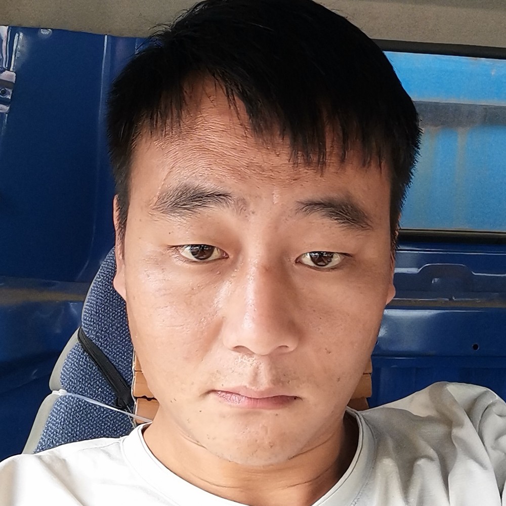 陌殇凝眸深情的照片