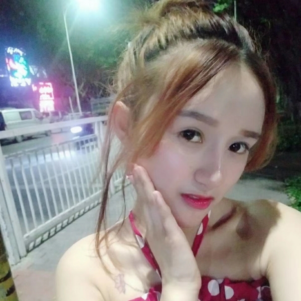 谭芳的照片
