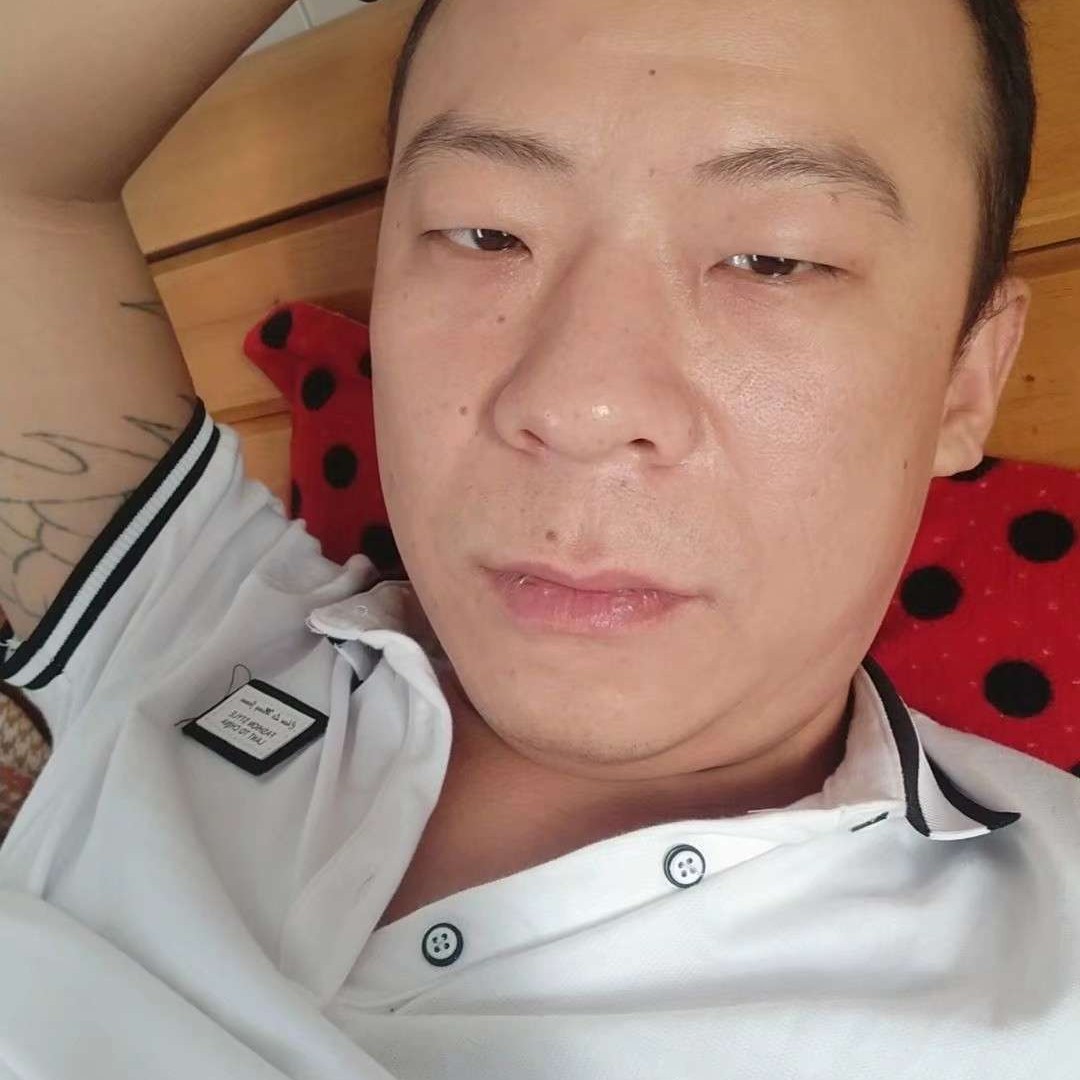 迅速向犀牛的照片