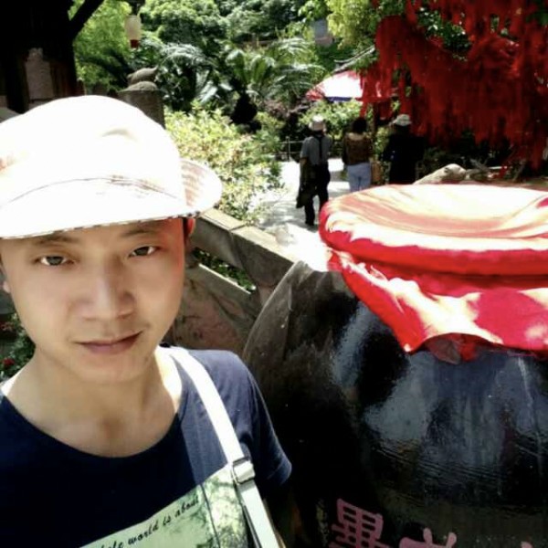 斑驳石头的照片