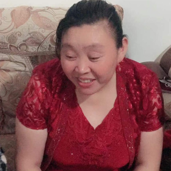 浅陌改变认真的照片