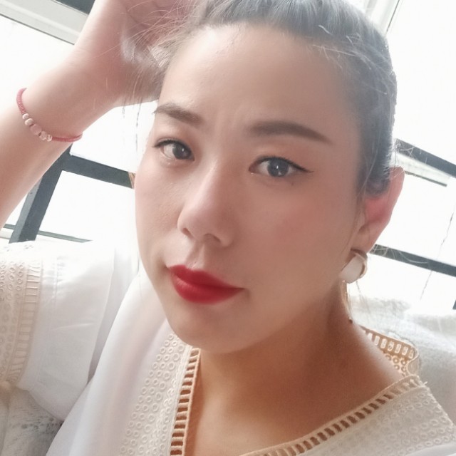 快乐女孩的照片