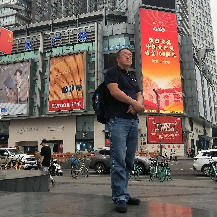 梵净山下清清溪水的照片