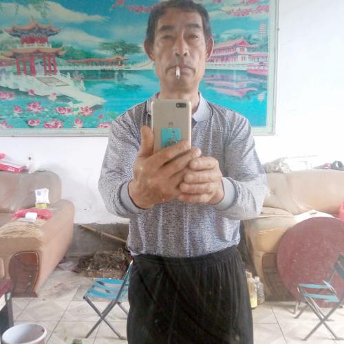 易鸿缘的照片