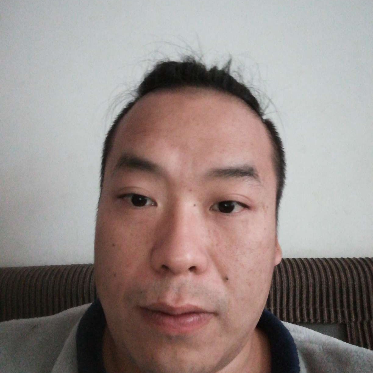 小丸子蹙眉迷人的照片