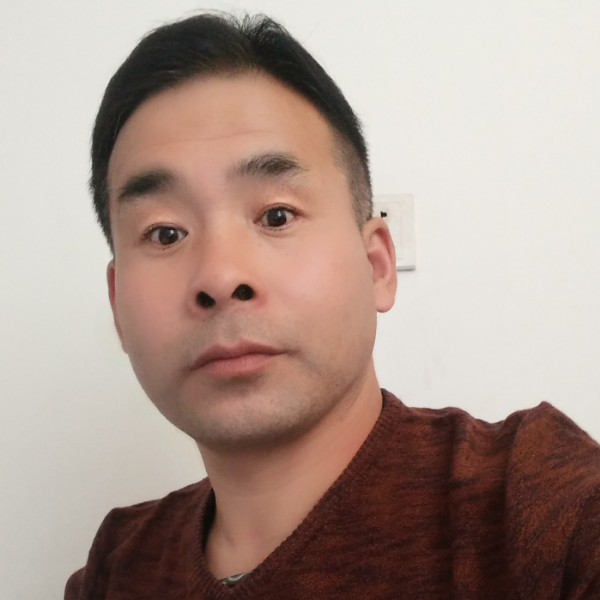 小松鼠向忧心的照片