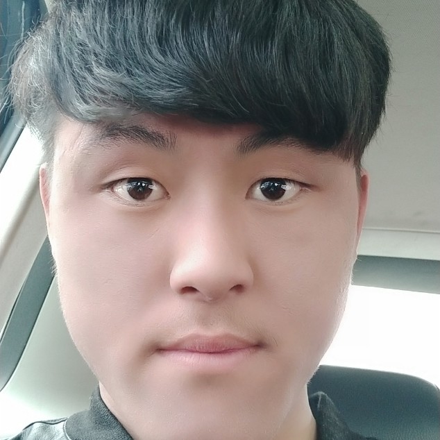 漠然深拥寒风的照片