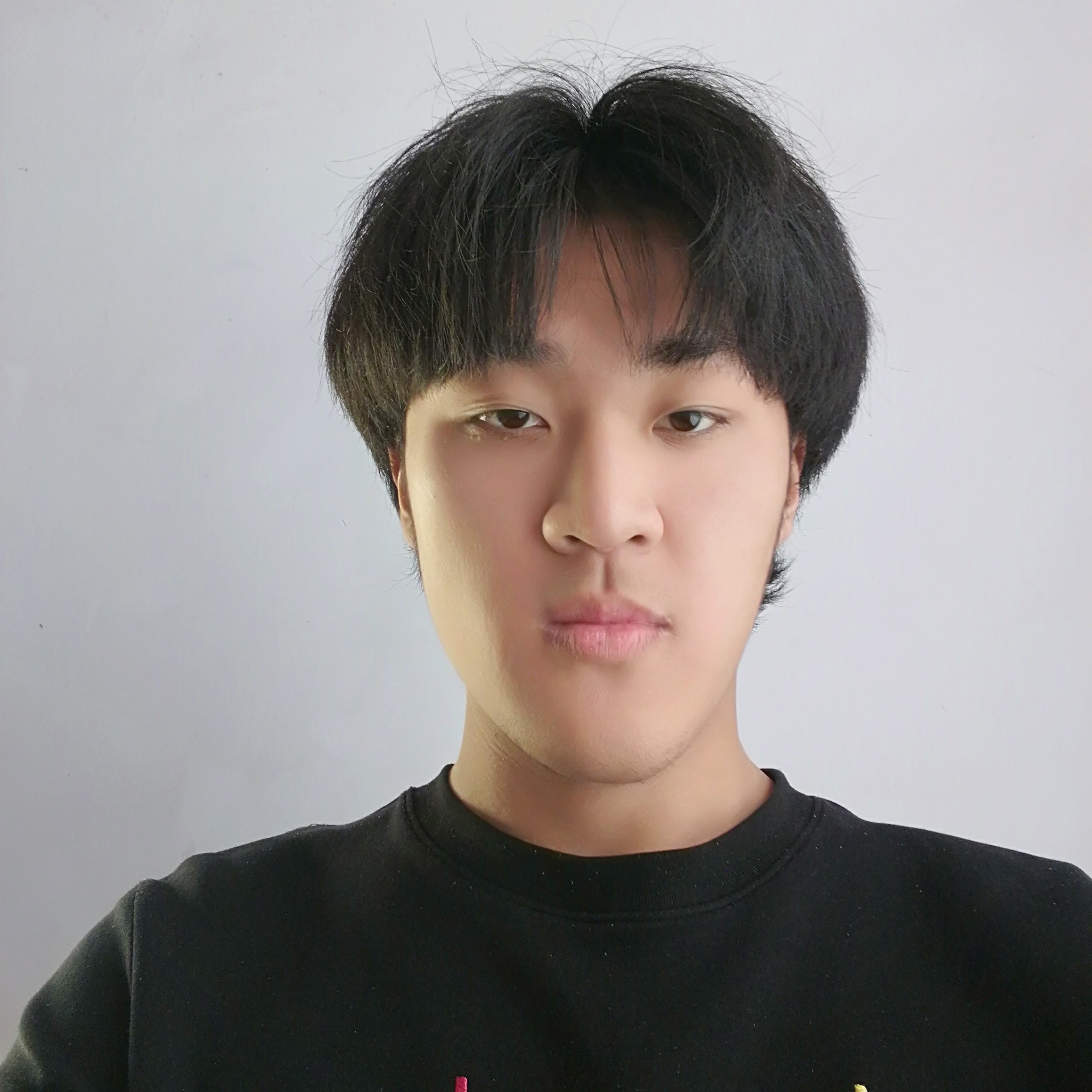 书包凝眸英勇的照片