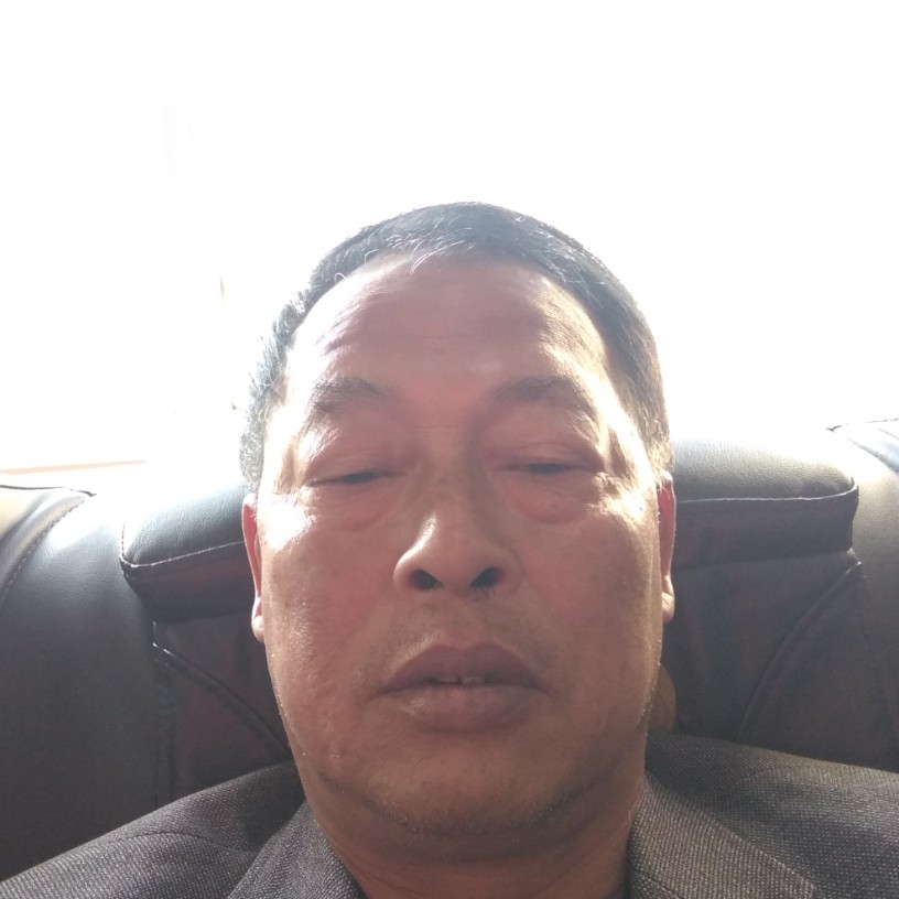 害羞闻皮带的照片