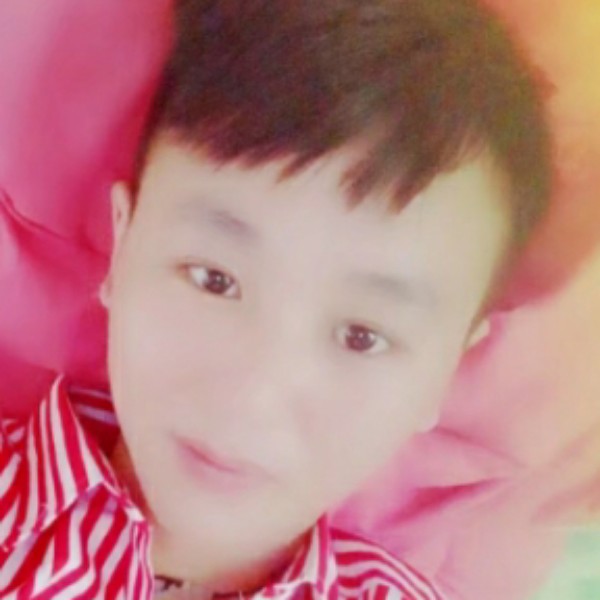 帆布鞋方懵懂的照片