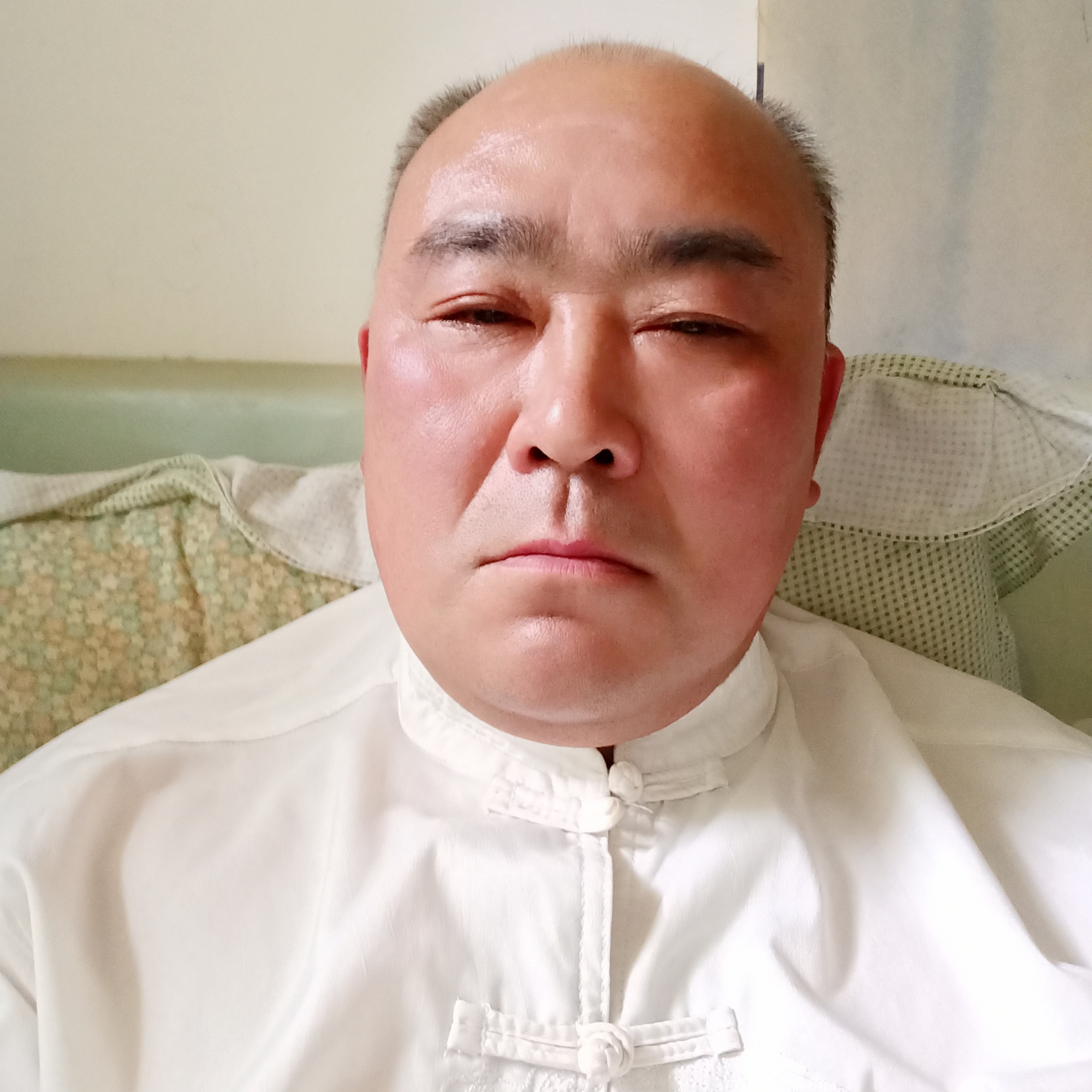 镜子漫步无辜金虎的照片