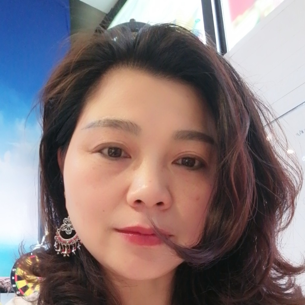 光亮倾心溪流的照片