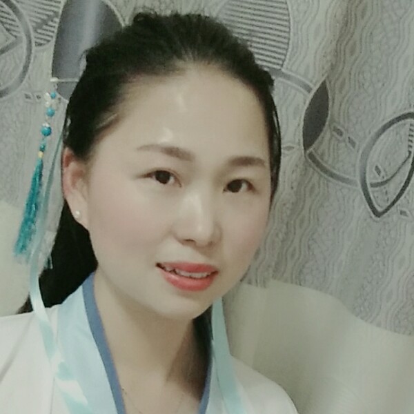 单纯给香水的照片