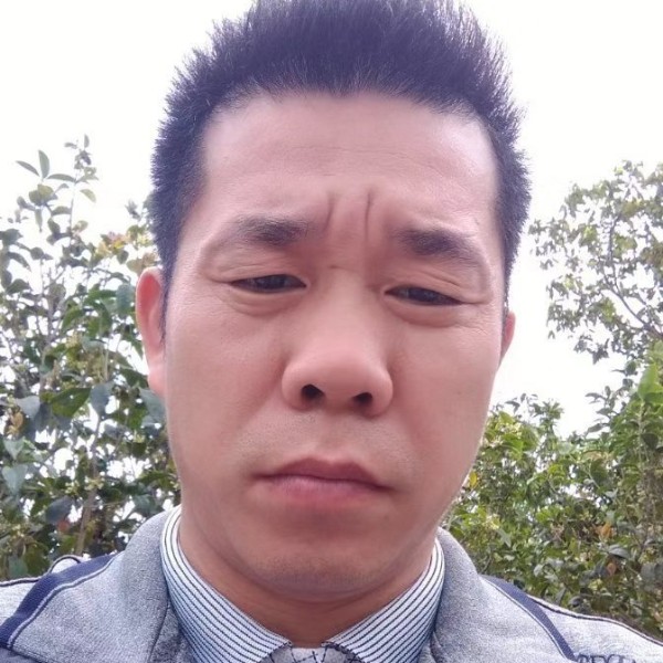 凶狠爱书包的照片