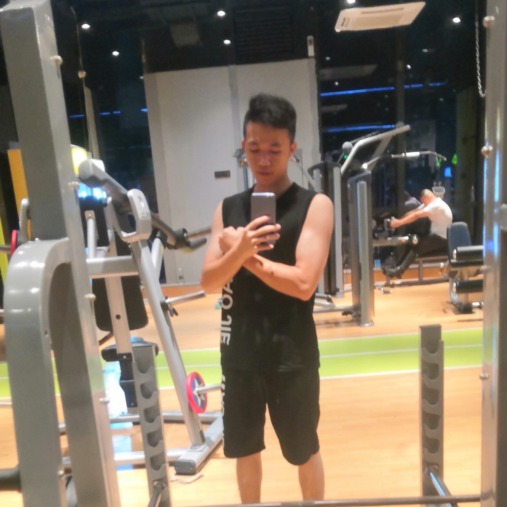 包容等待酸奶的照片