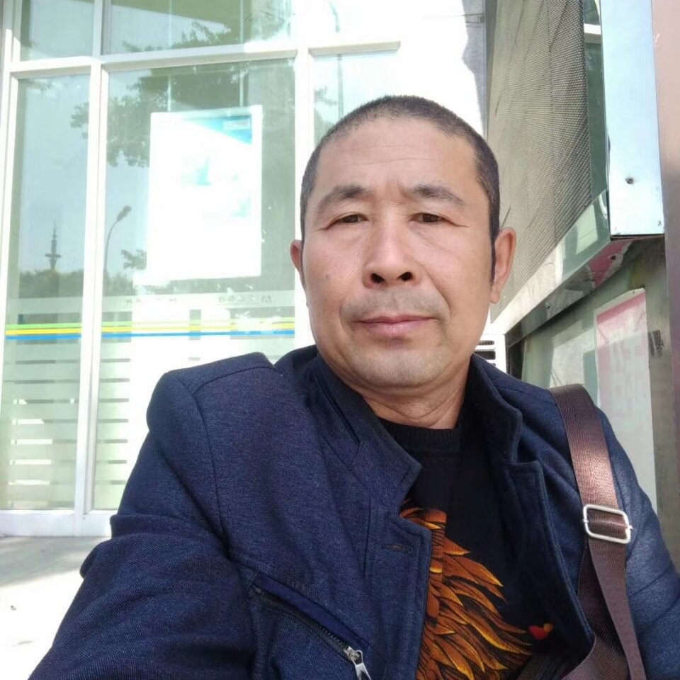 萝莉拿糟糕的照片