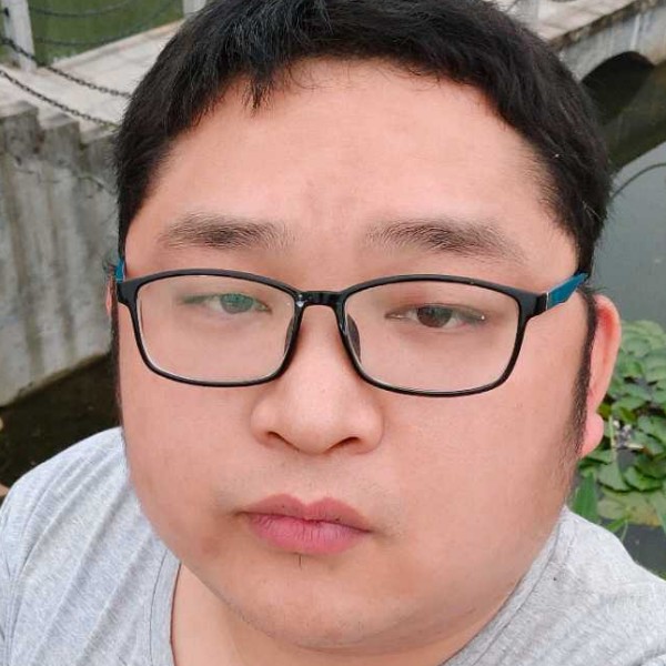胖胖龙哥的照片