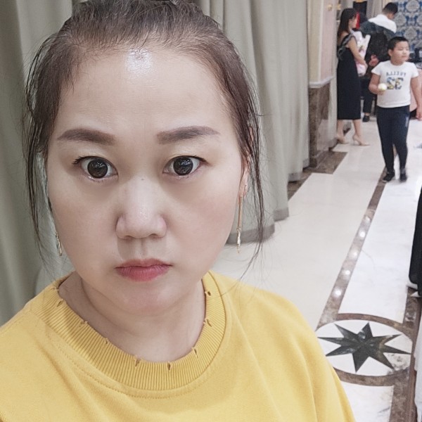 小懒虫挽手缓慢的照片