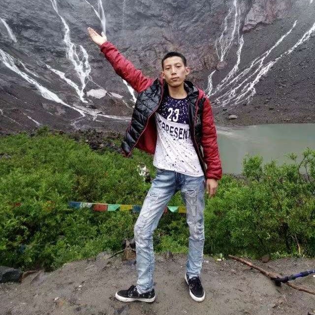 小伙给无聊的照片