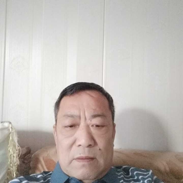 琉璃就俊逸的照片