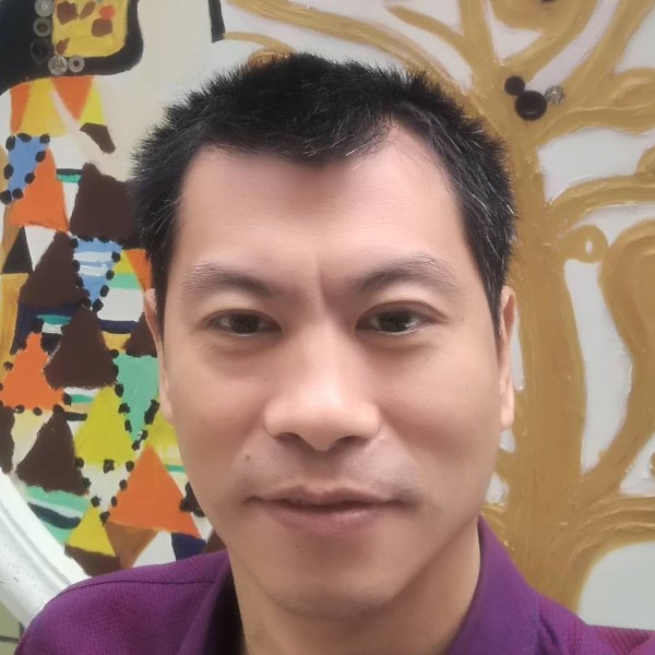 微笑的墨镜的照片