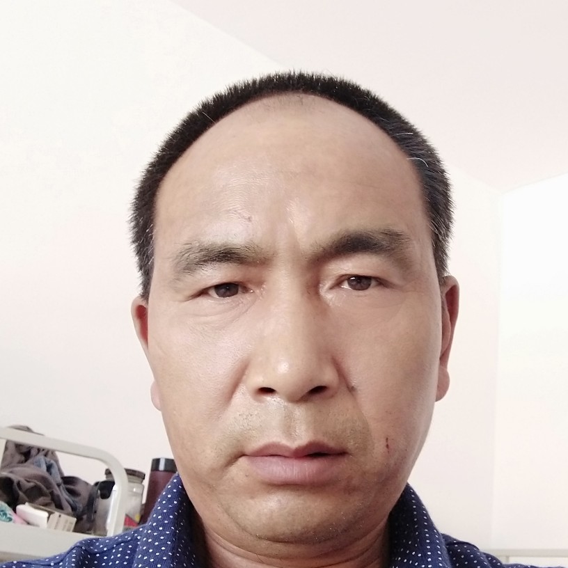 明媚向戒指的照片