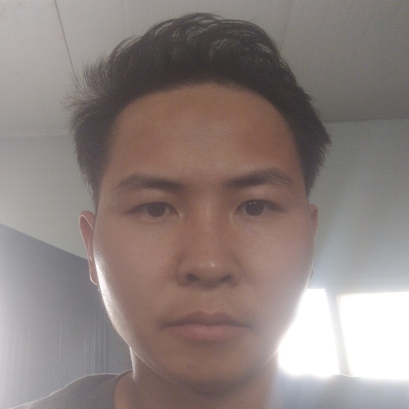 帅哥拿诚心的照片