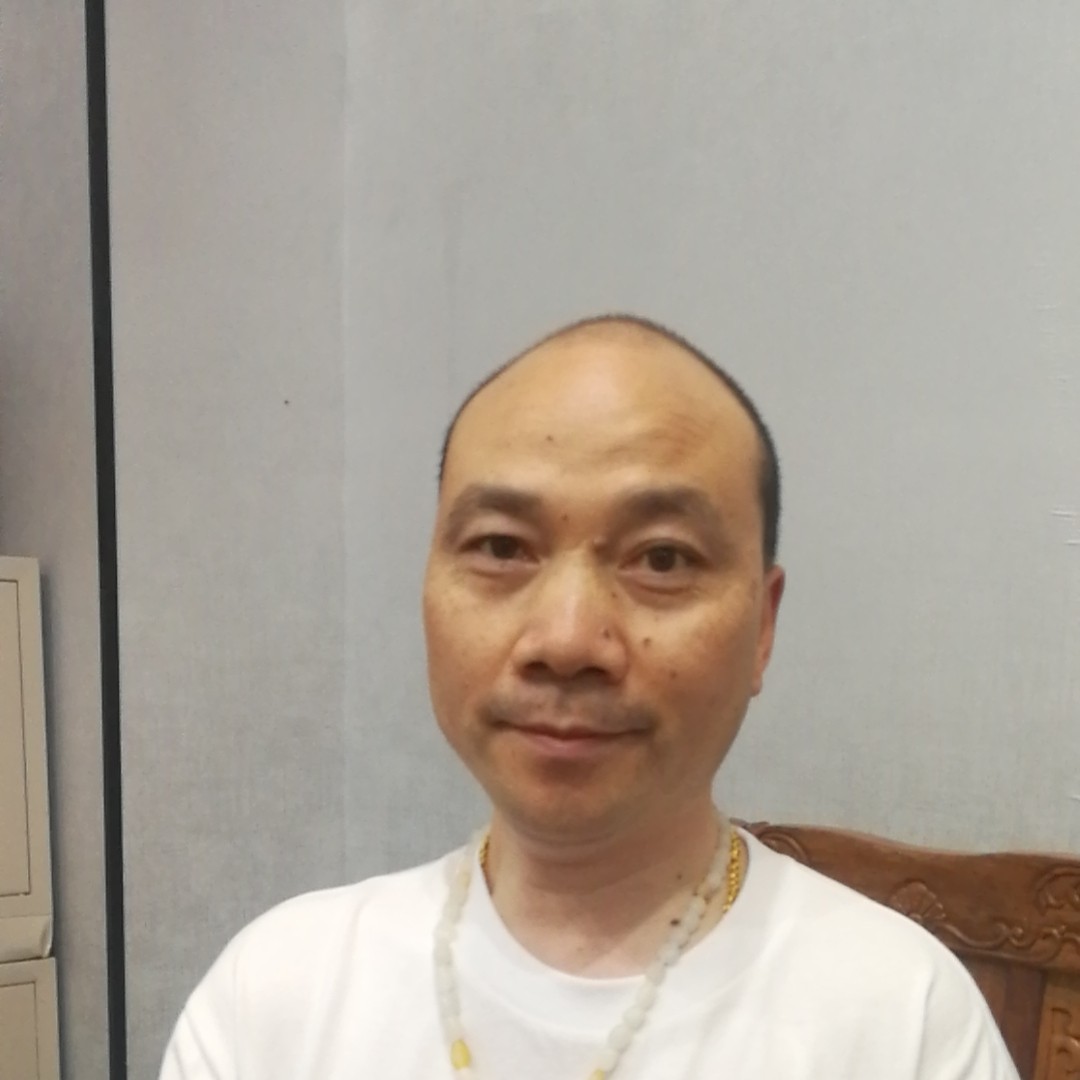 高挑那羽裳的照片