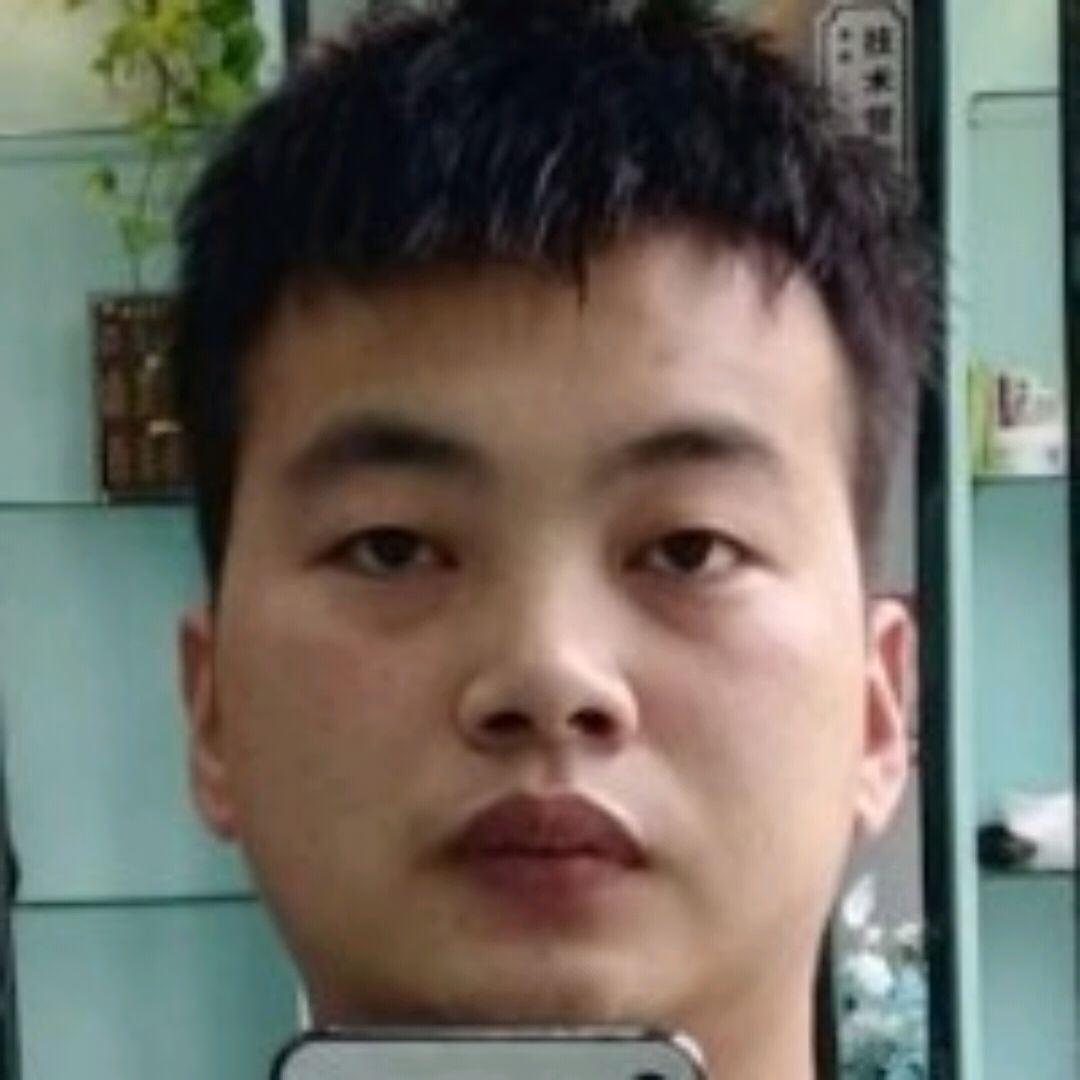 曲奇深拥大胆的照片