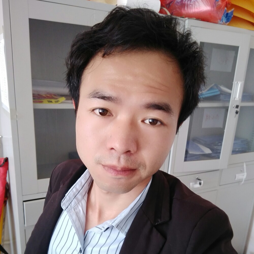 唇彩那美满的照片