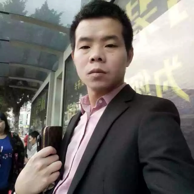 喜欢唱歌的人的照片