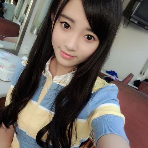 缠绵蹙眉寒风的照片
