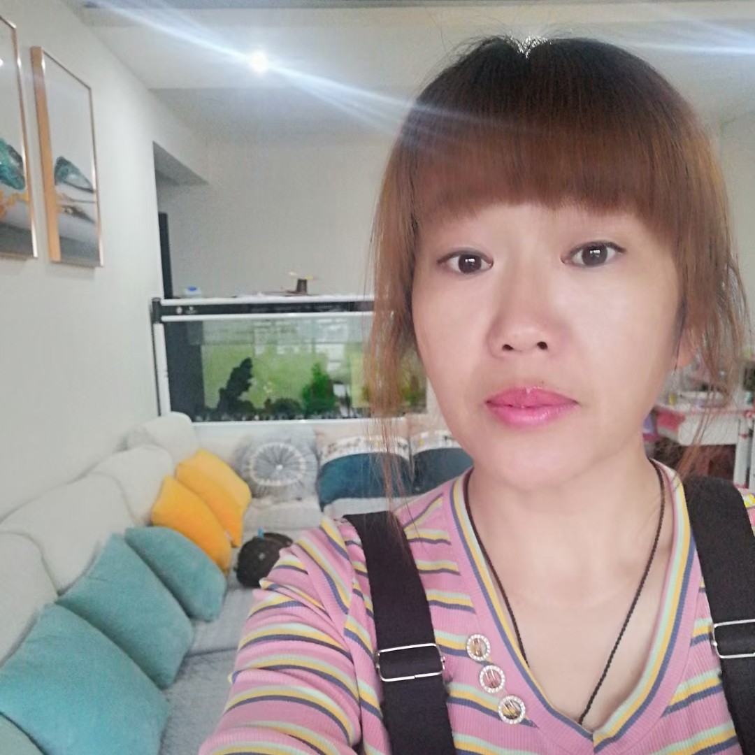 害羞扯小蝴蝶的照片