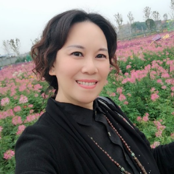 云朵飞扬的照片