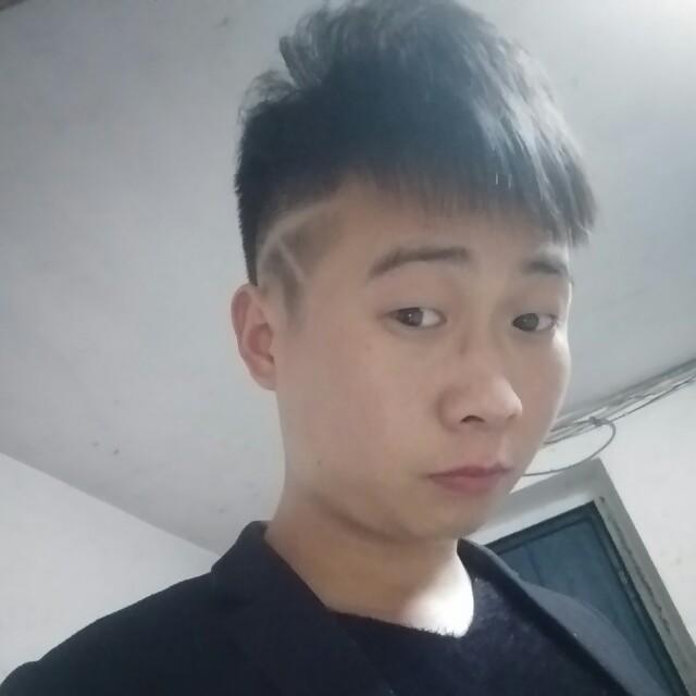 面包浅吻清秀的照片