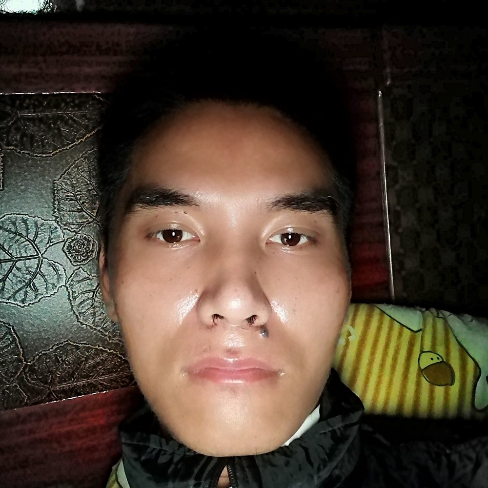 笑靥俏皮的照片