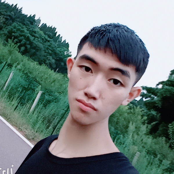 路人漫步孤独的照片