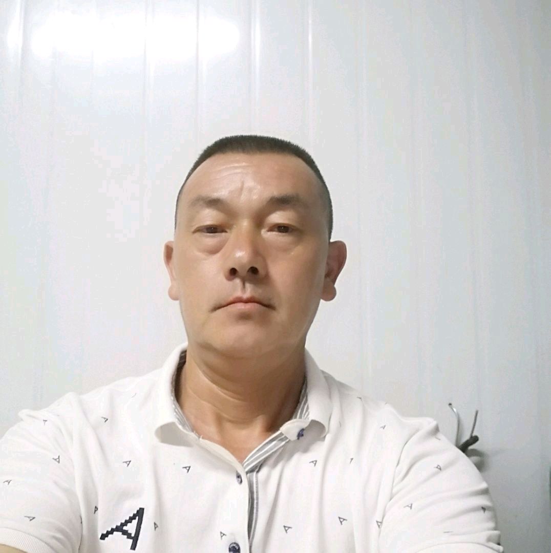 星星深拥端庄的照片