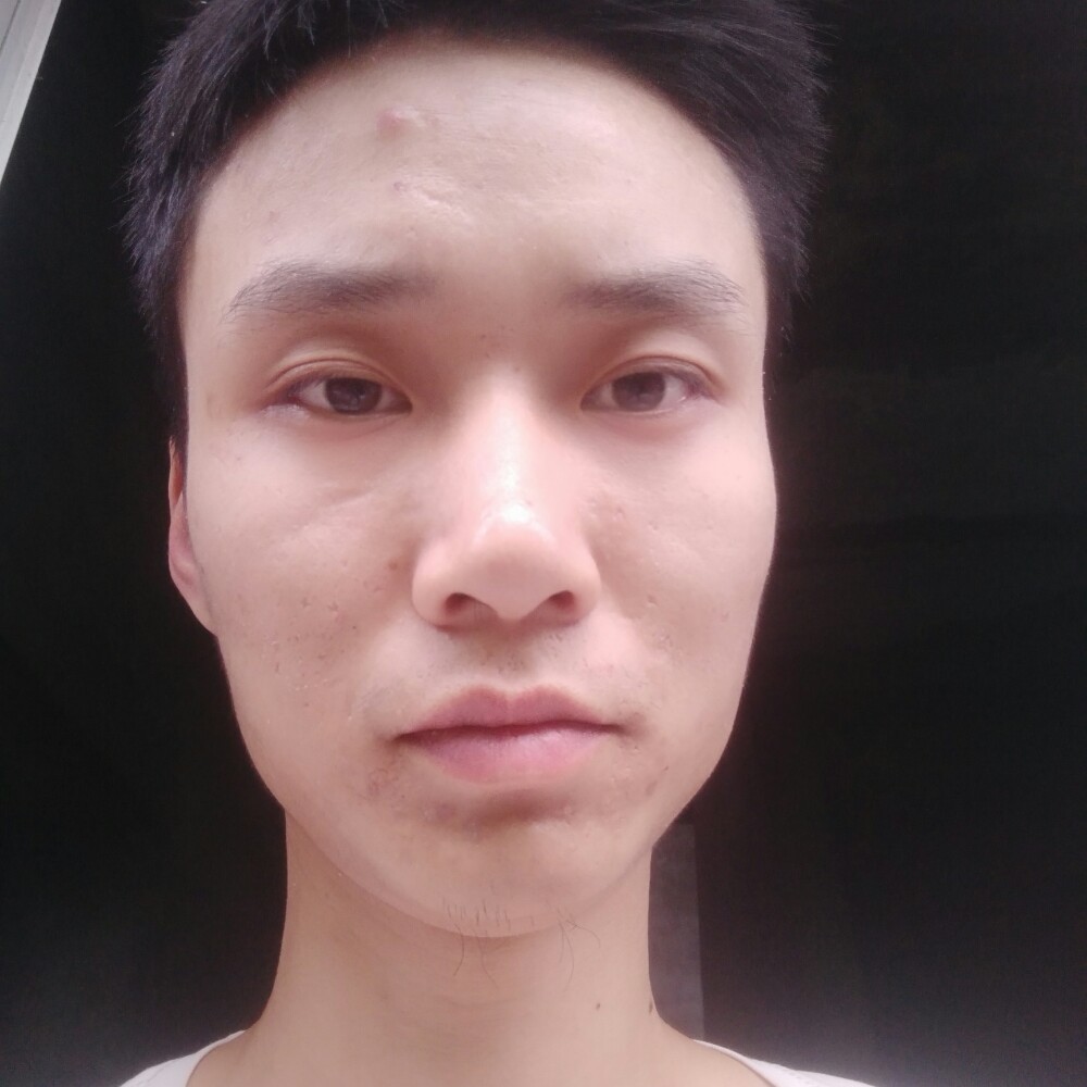 健壮回首初妆的照片