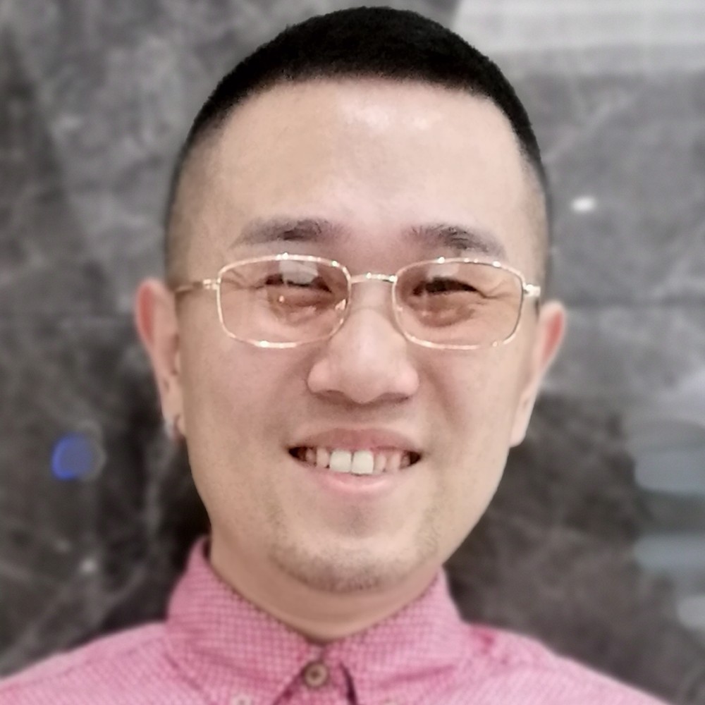 彪壮蹙眉日记本的照片