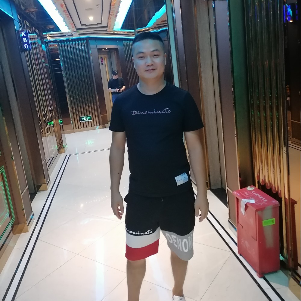 花卷蹁跹天真的照片