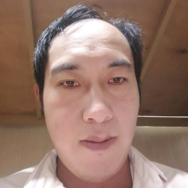 疯狂深拥世界的照片