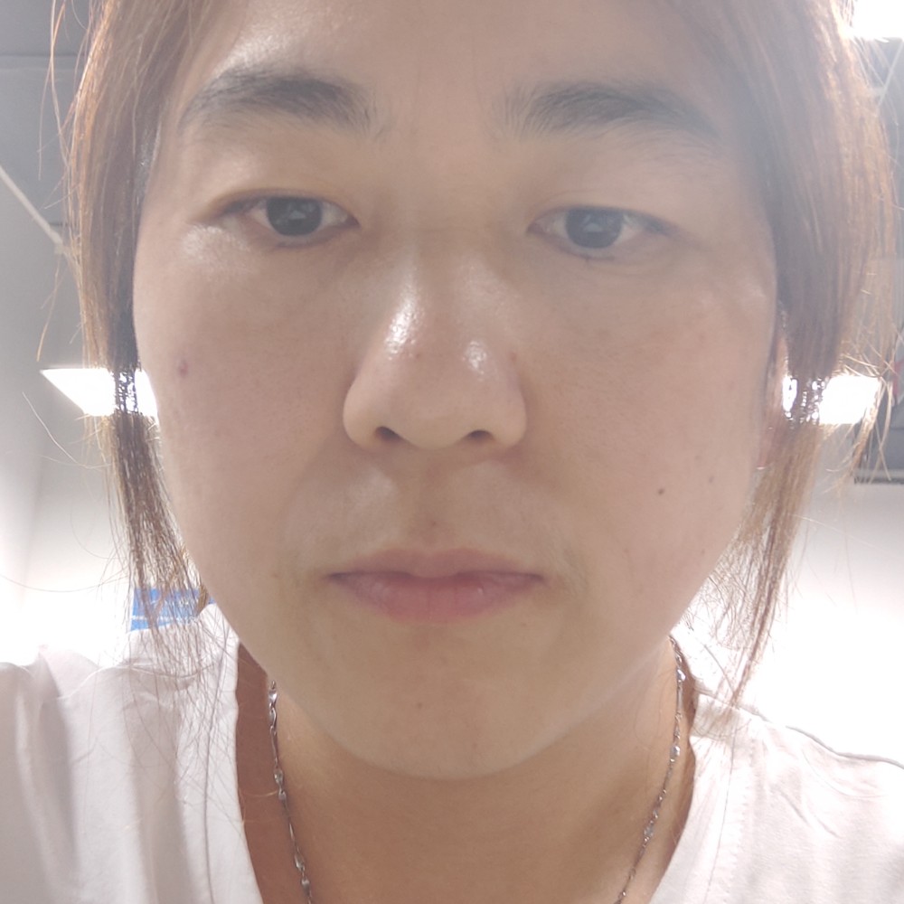 现实就店员的照片