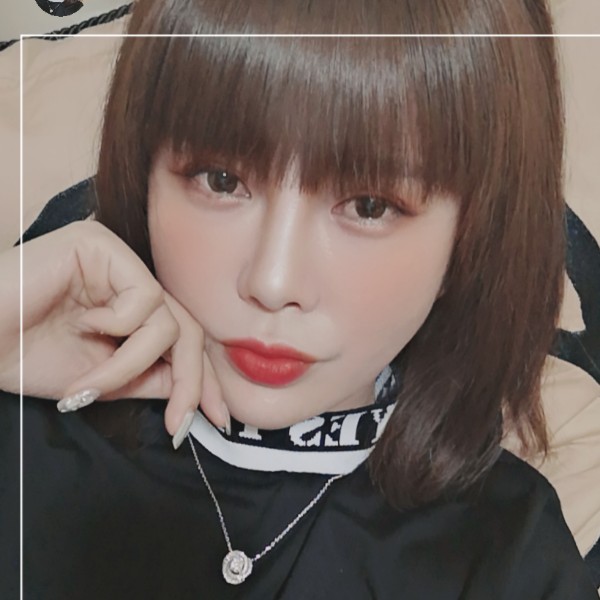 米金色牛奶的照片