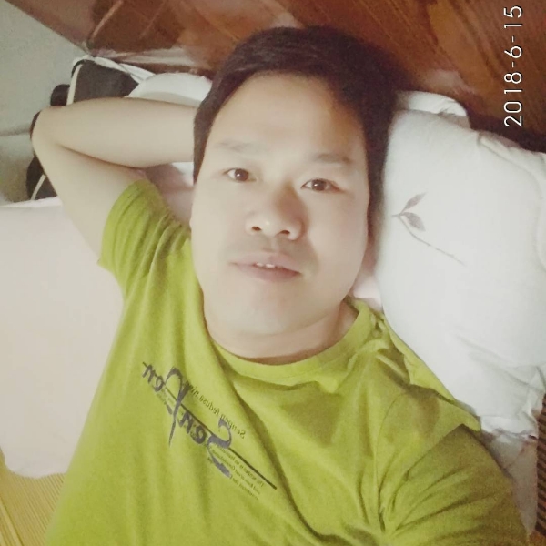 A双月的照片